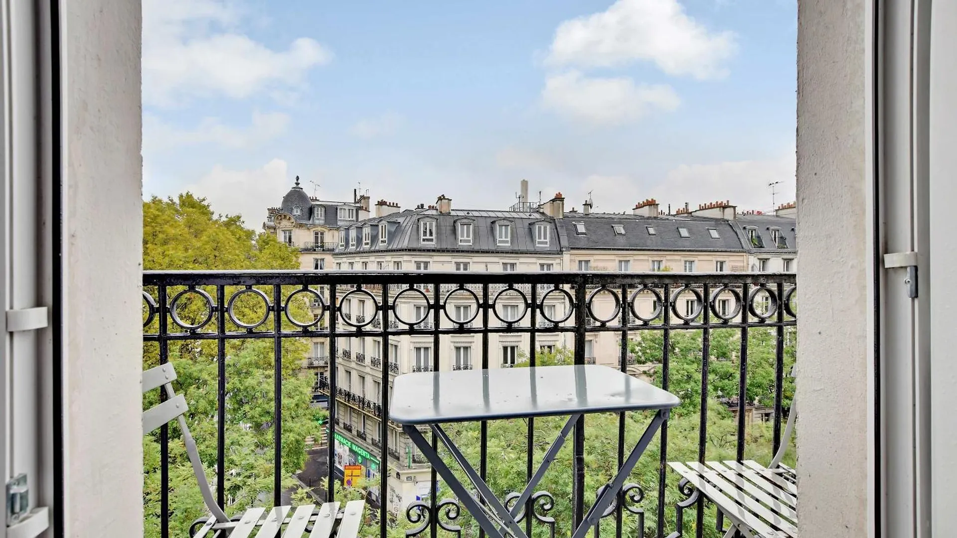 Bright With Balcony Near Gare De L'est *