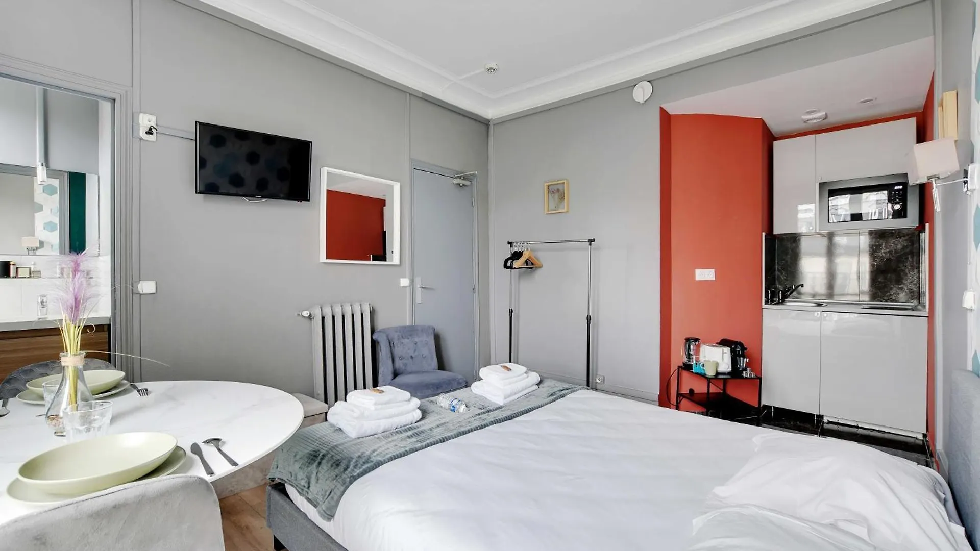 Bright With Balcony Near Gare De L'est Apartment